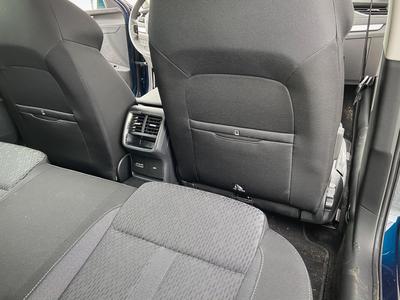 Nová Octavia poskytuje cestujícím ve druhé řadě dostatek místa i pohodlí