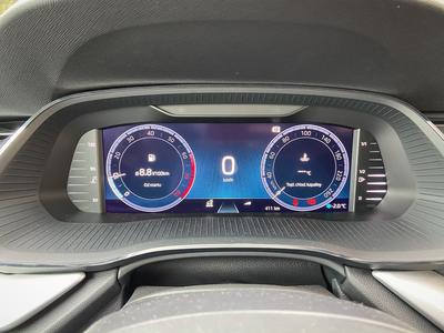 Nová Škoda Octavia - displej před řidičem