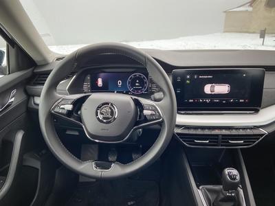 Nová Škoda Octavia - dvouramenný volant