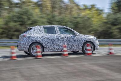 Nový automobil Opel Corsa při testech
