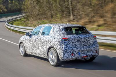Nový automobil Opel Corsa při testech