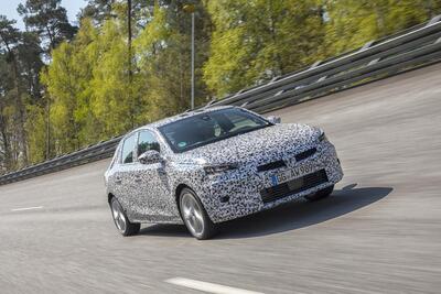 Nový automobil Opel Corsa při testech