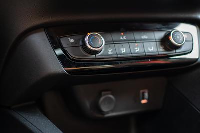 Opel Corsa GS Line - interiér