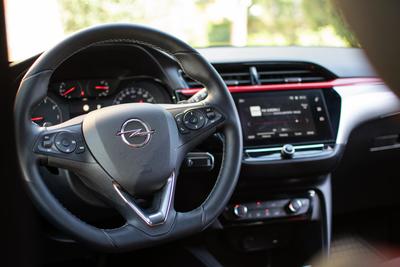 Opel Corsa GS Line - interiér