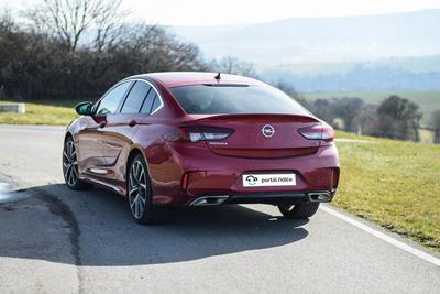 Opel Insignia - exteriér