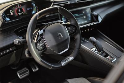 Peugeot 508 hybrid - interiér