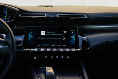 Peugeot 508 hybrid - interiér