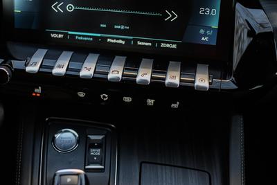 Peugeot 508 hybrid - interiér