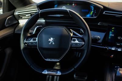 Peugeot 508 hybrid - interiér