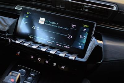 Peugeot 508 hybrid - interiér