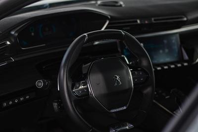 Peugeot 508 hybrid - interiér