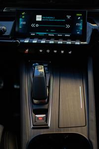 Peugeot 508 hybrid - interiér