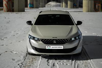 Peugeot 508 hybrid - přední pohled