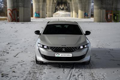 Peugeot 508 hybrid - přední pohled