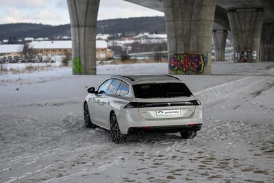 Peugeot 508 hybrid - zadní pohled