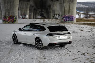 Peugeot 508 hybrid - zadní pohled