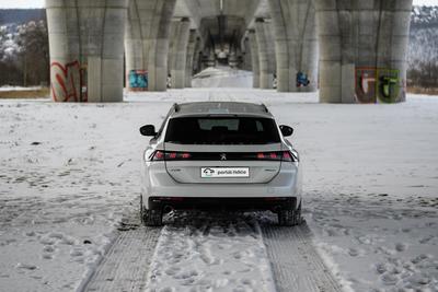 Peugeot 508 hybrid - zadní pohled