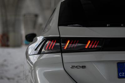 Peugeot 508 hybrid - zadní světla