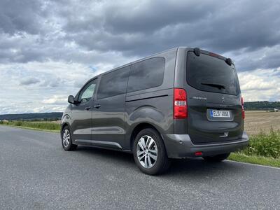 Peugeot e-Traveller