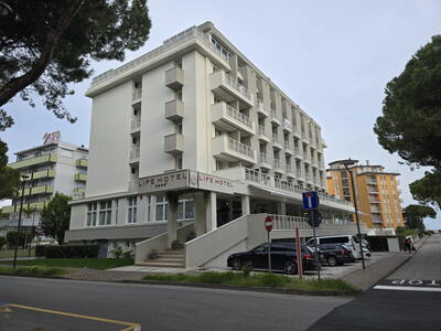 Pohled na hotel zvenku