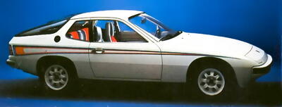 Porsche 924 mělo hned několik speciálních edic – na snímku edice Martini