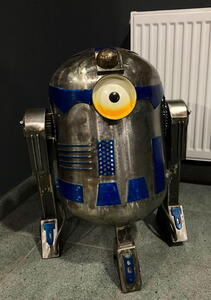 R2-D2 ve verzi Minion