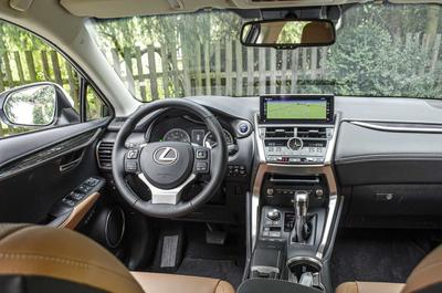 Recenze Lexus NX 300h - v čem vyniká a v čem pokulhává?