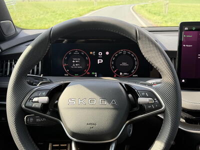 Škoda Superb 1.5 TSI Sportline - interiér