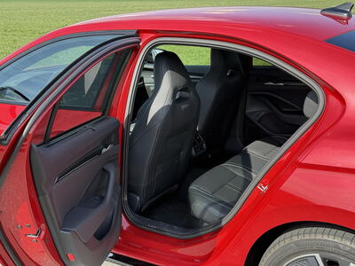 Škoda Superb 1.5 TSI Sportline - náhled do interiéru