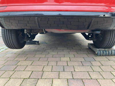 Už jste někdy viděli auto s kolečkovými bruslemi? 