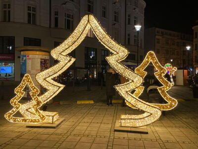 Vánoční dekorace na Jiráskově náměstí