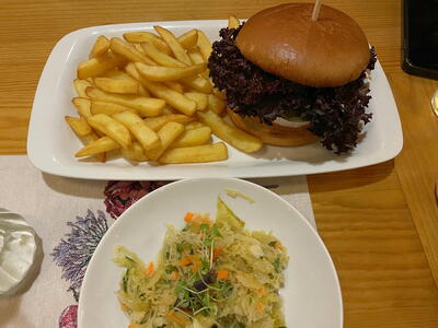 Vegetariánský burger s camembertem