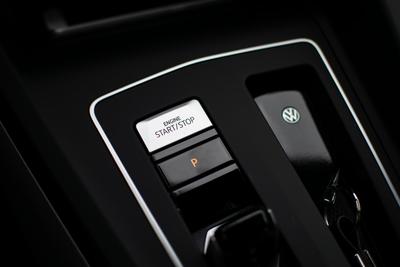 Volkswagen Golf 8 - interiér