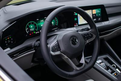 Volkswagen Golf 8 - interiér