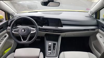 Volkswagen Golf 8 - interiér