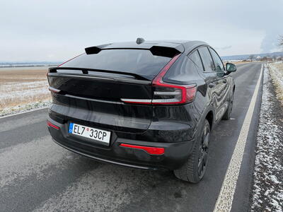 Volvo EC40 Black Edition: Test nejčernějšího auta na trhu