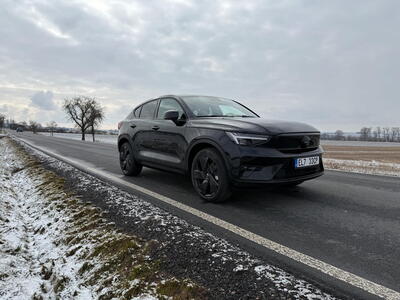 Volvo EC40 Black Edition: Test nejčernějšího auta na trhu
