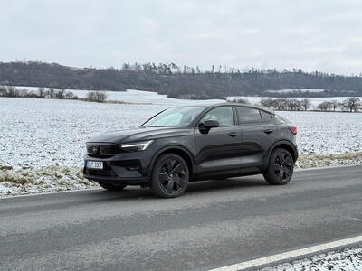 Volvo EC40 Black Edition: Test nejčernějšího auta na trhu