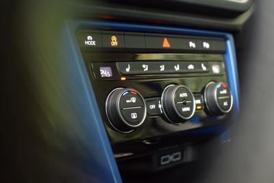 VW T-Roc - Středový panel