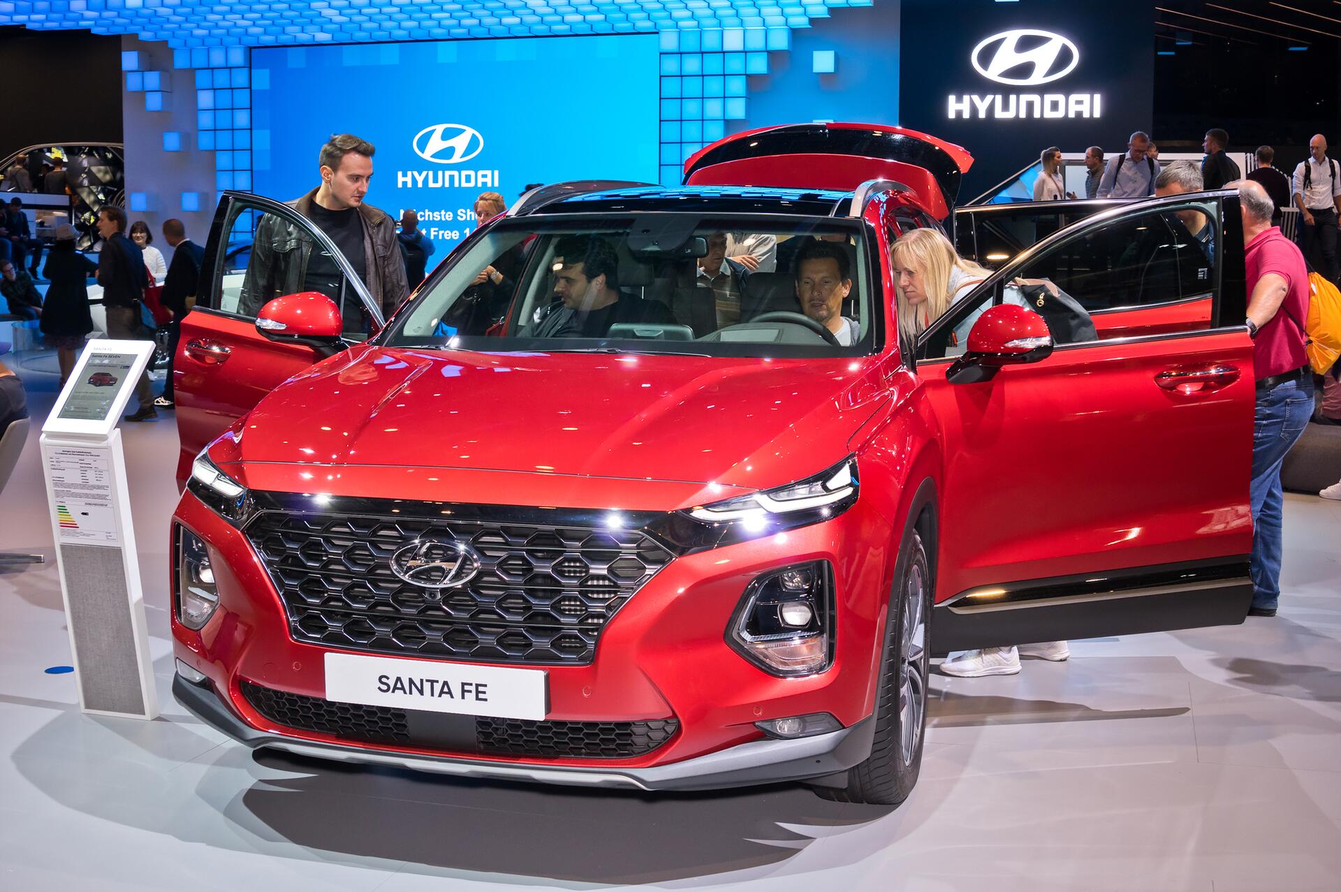 Auto novinky pro rok 2023: Elektrokrasavci i parťáci do terénu