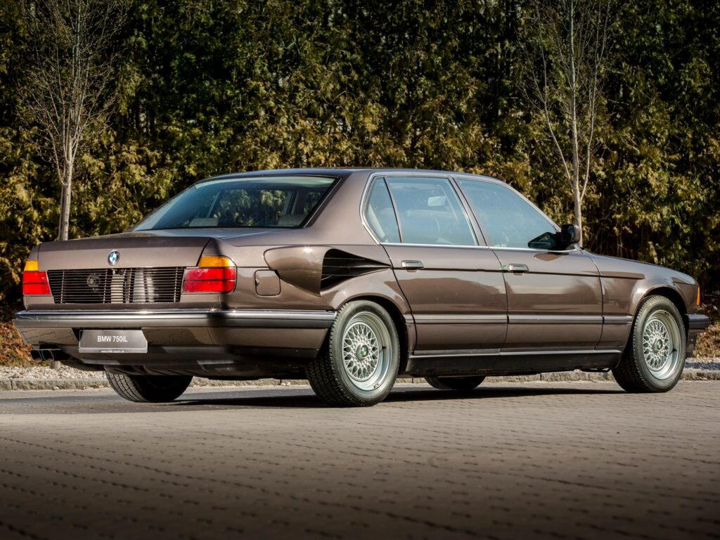 BMW 7 E32 V16