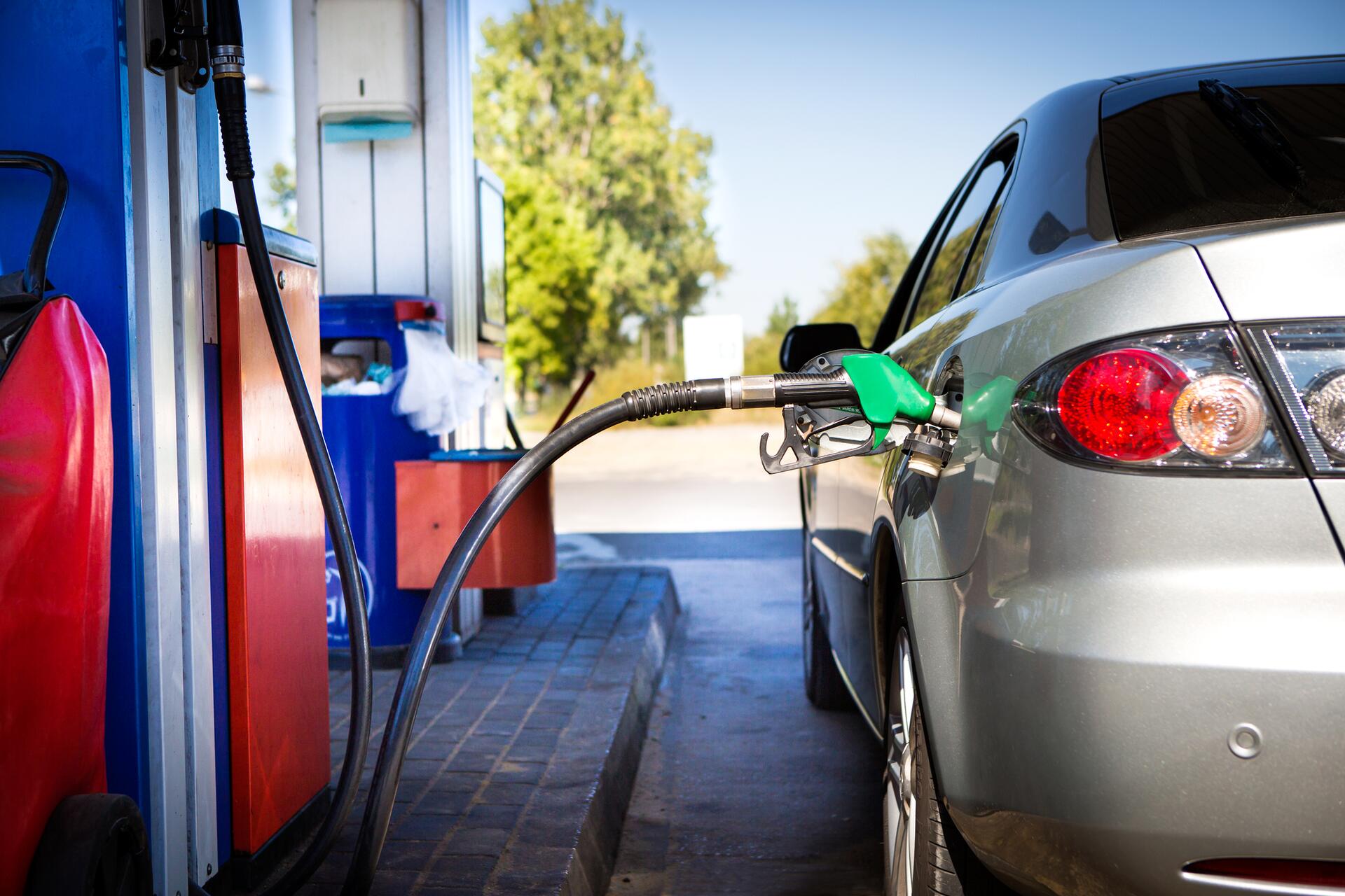 Ceny benzinu opět vzrůstají. Kde natankujete nejdráž?