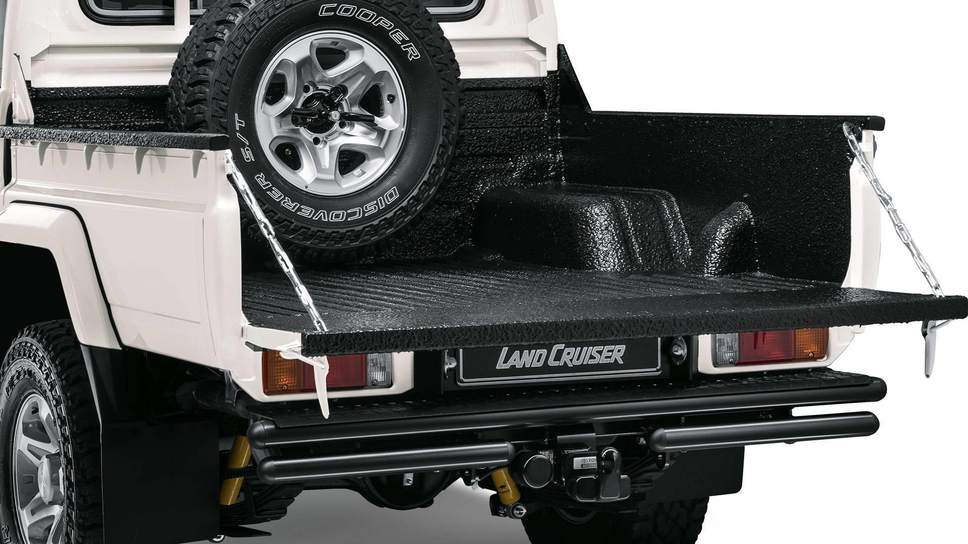 Chcete opravdu drsný offroad? Land Cruiser Namib v ČR nekoupíte
