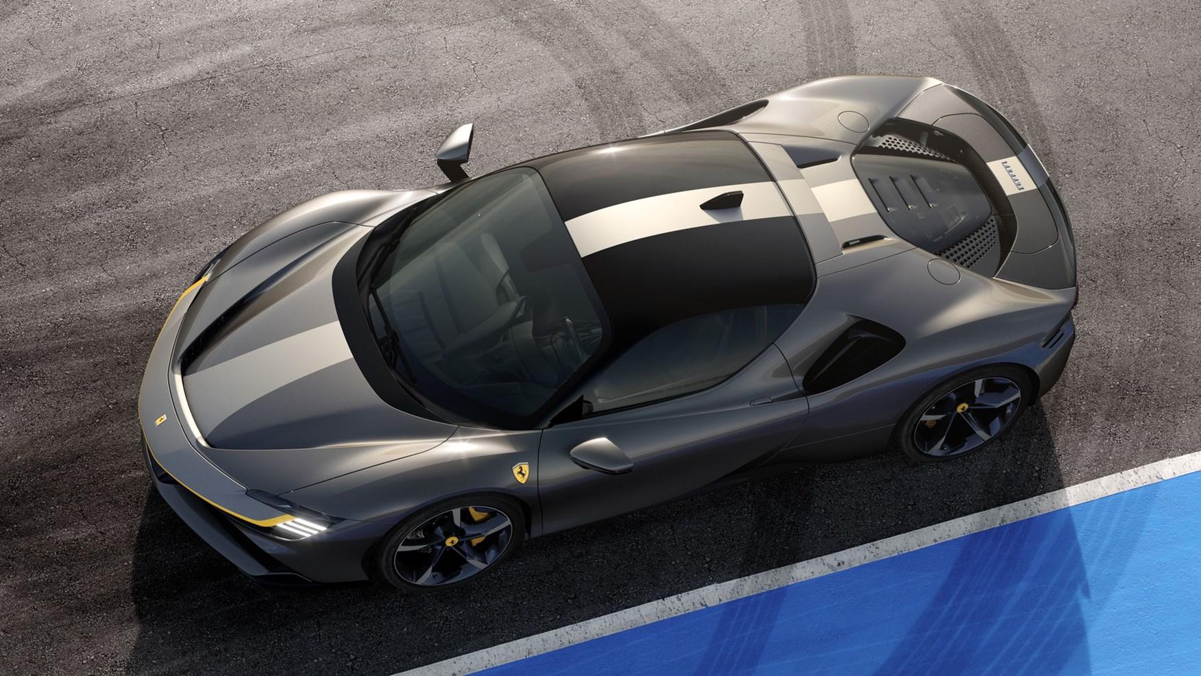 Ferrari SF90 Assetto Fiorano v šedém laku Ferrari SF90 Assetto Fiorano v šedém laku