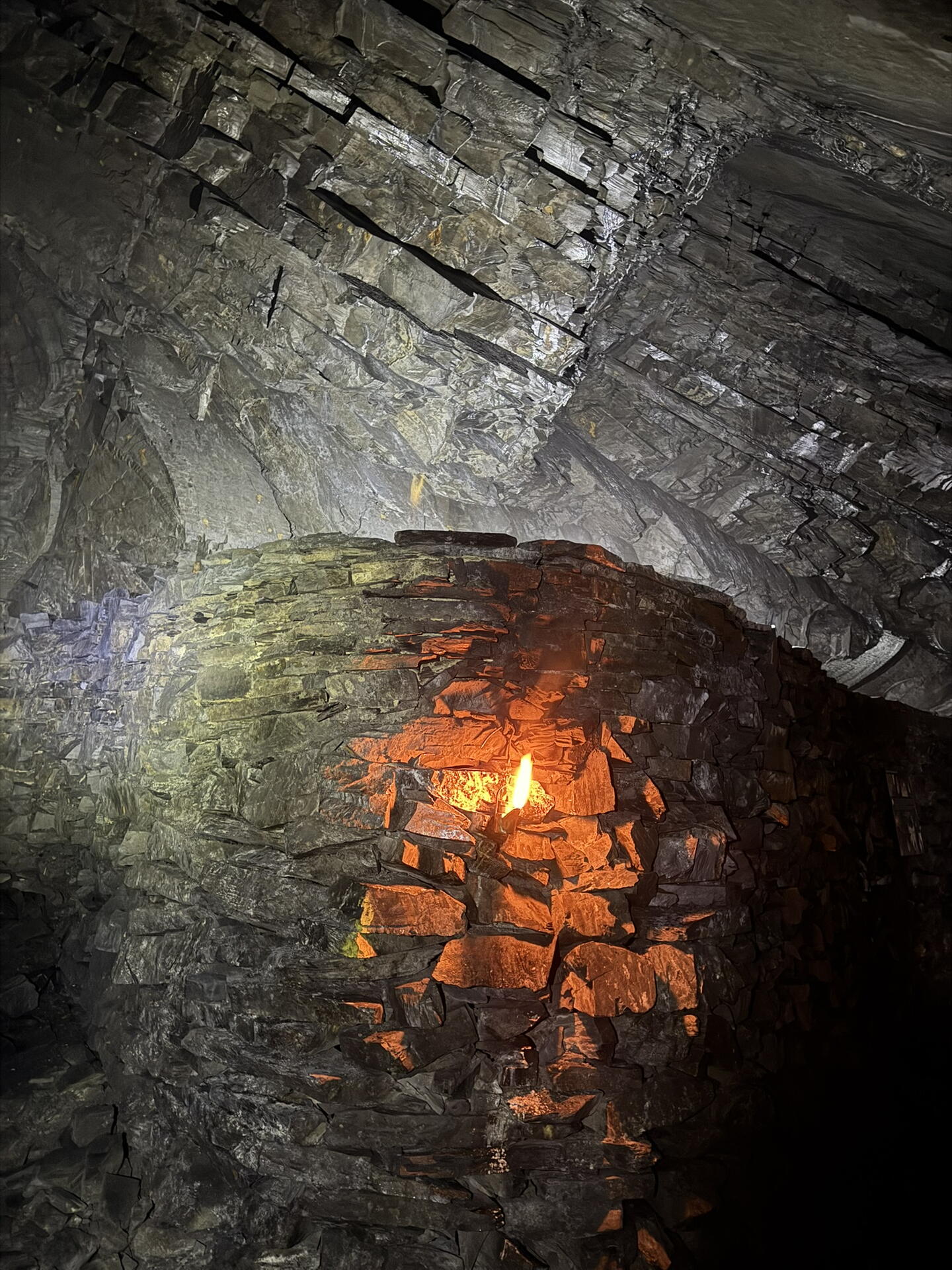 Flascharův důl - svítili jsme si pouze čelovkami a dobovými lampami