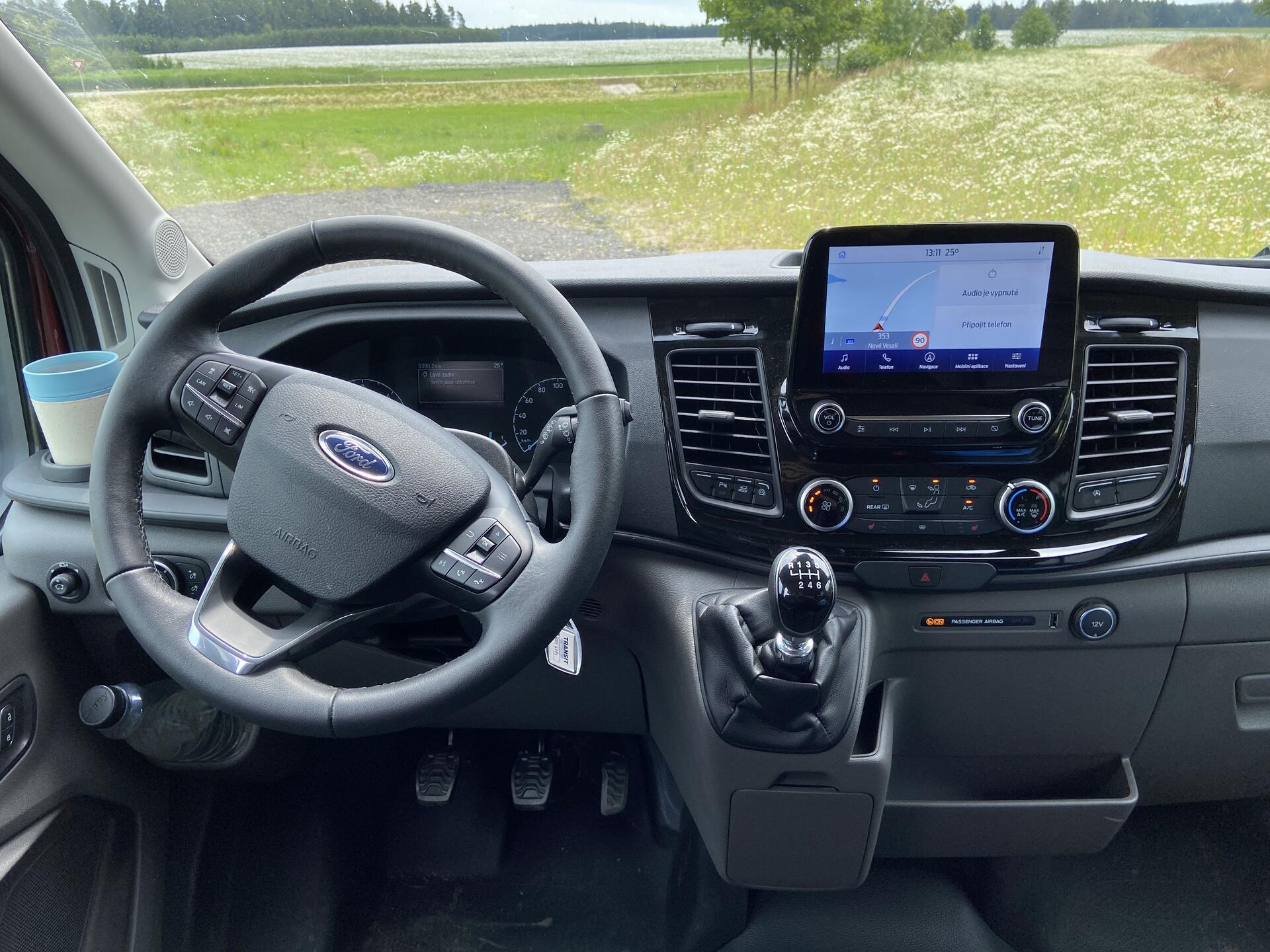 Interiér testovaného vozu - Ford Transit 2021
