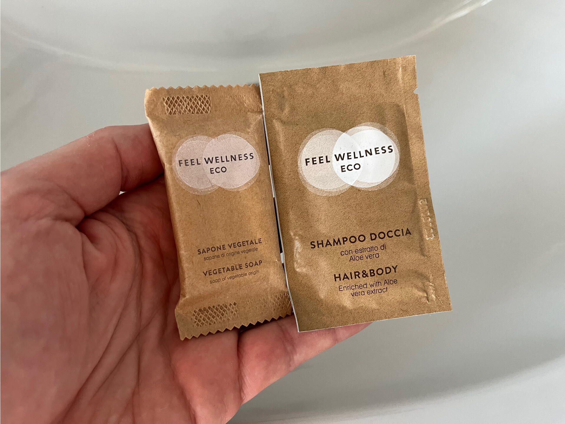 Mýdlo a šampón z hotelového pokoje
