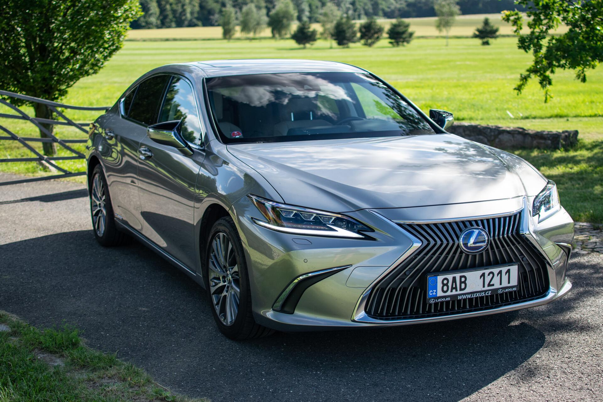 Hybrid vs plug-in hybrid