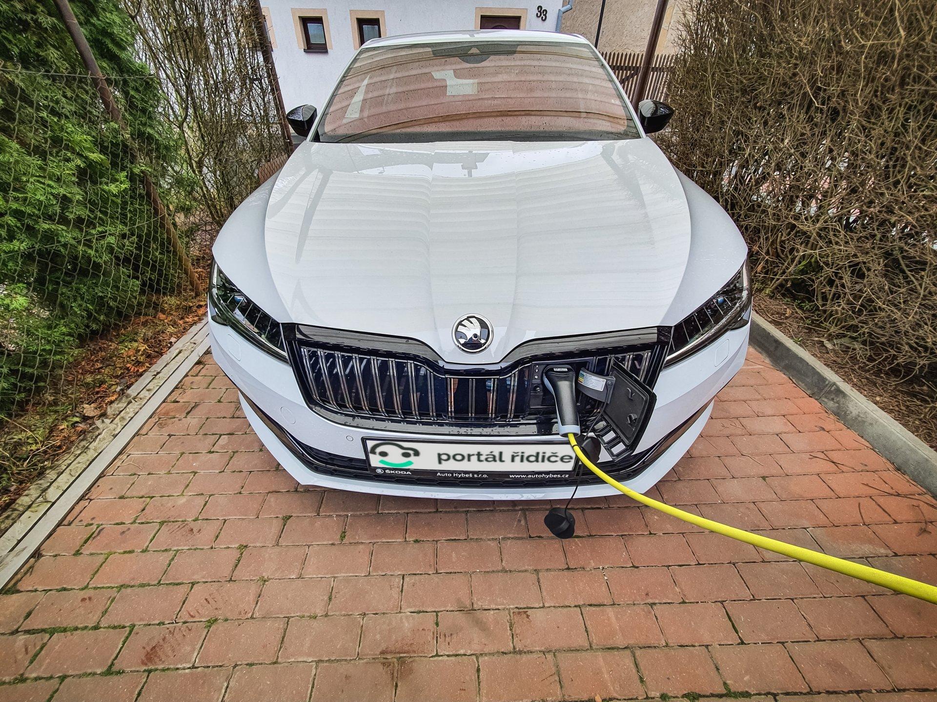 Hybridní auta typu plug-in hybrid