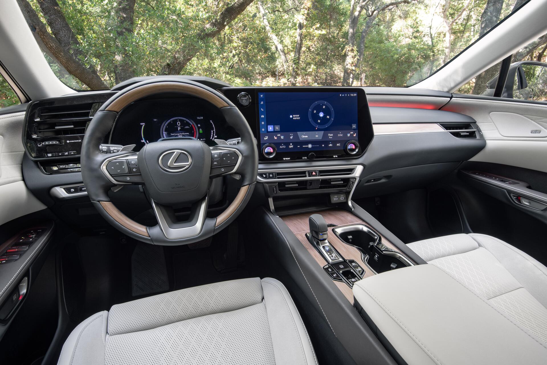 Lexus RX - interiér